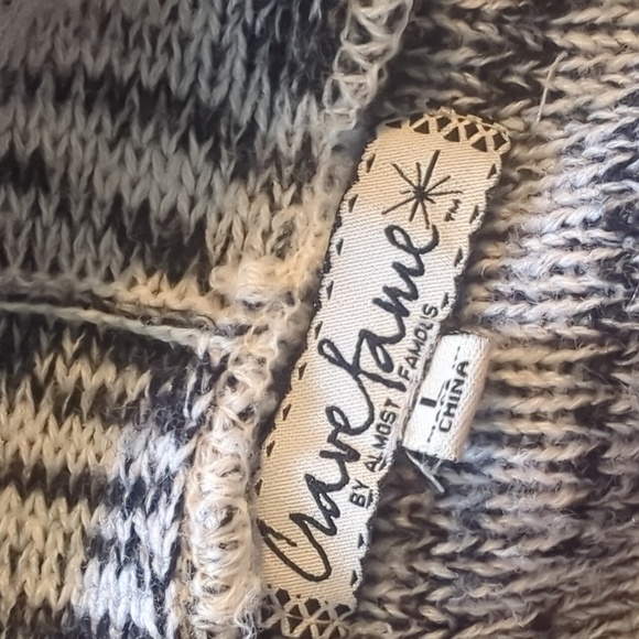 Crave Fame Large Aztec Sweater - Picture 4 of 5